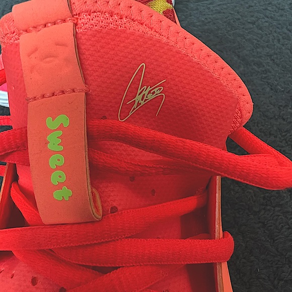 LIKE NEW GUC Under Armour Steph Curry 7 Sour Patch Kids Peach Plasma Shoes ‘19 - Picture 6 of 11